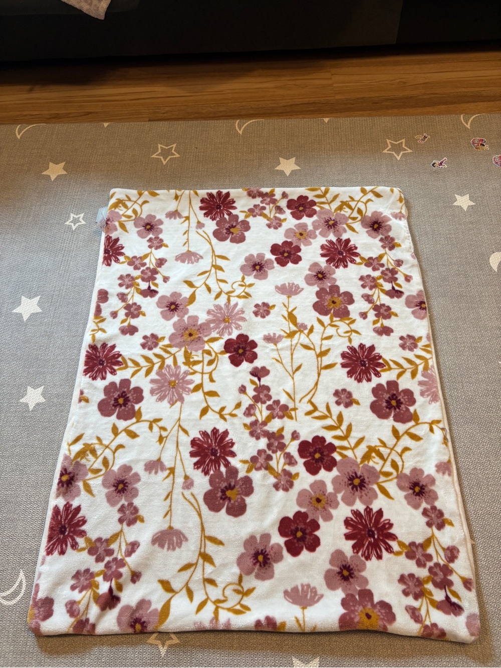 Tahari Floral baby Plush Throw Blanket - Pink & Gold